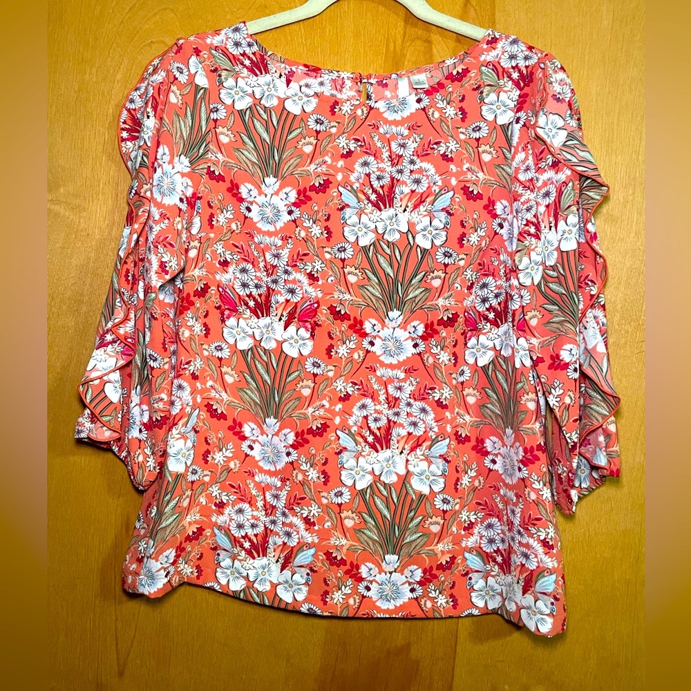 Lauren Conrad women’s spring blouse with ruffle sleeve, size small.